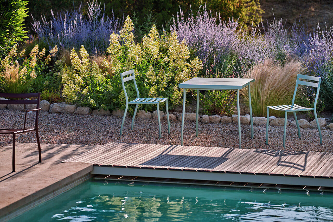 home::ui.lookbook.alt_chairs-and-garden-table-flaner
