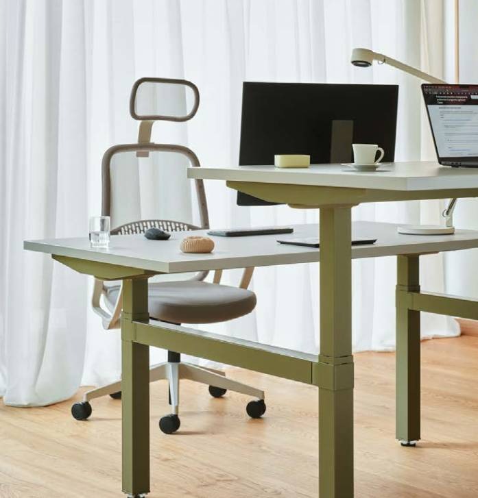 Scrivania bench moderna con struttura verde e piano regolabile