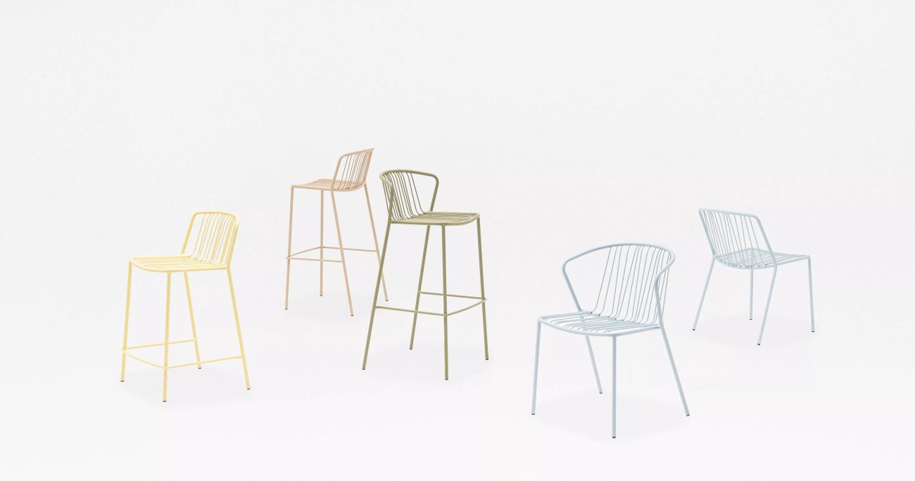 Collection de chaises et tabourets Bris aux couleurs pastel