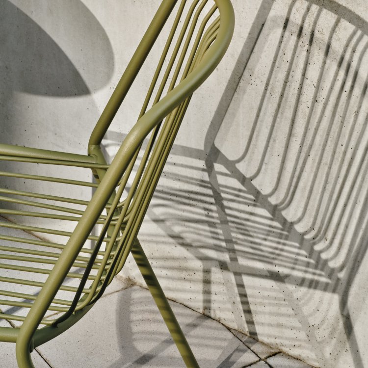 Close-up of the rod construction in the seat and backrest of the Bris chair