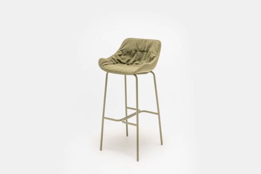 Nuevos productos: colección New School Lounge, mesas Pental y Unit, y taburetes altos Baltic.