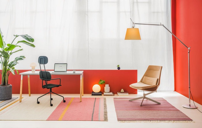 Un bureau à domicile décoré dans des tons chauds