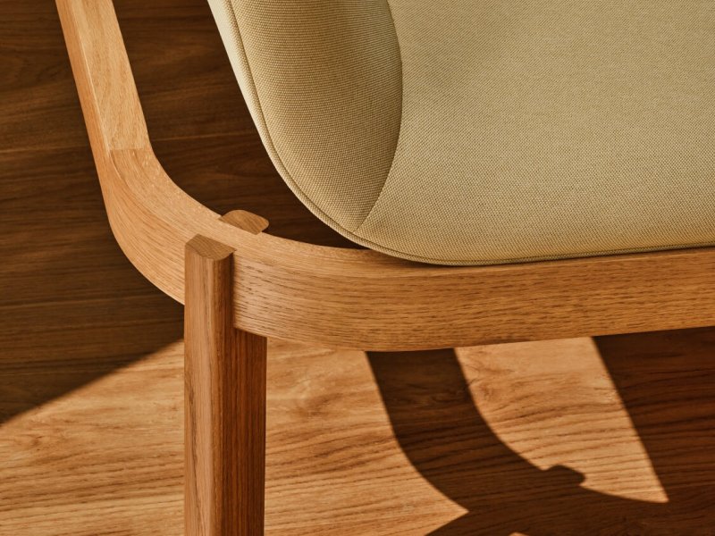 Detail eines Holzsitzrahmens aus der Ramp-Kollektion