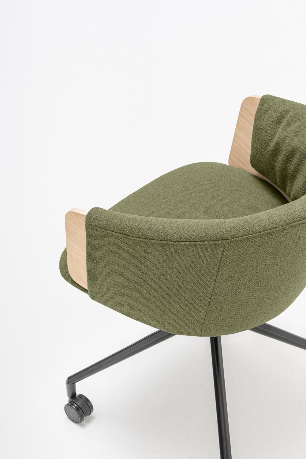 Fauteuil Collar en tissu vert avec roulettes - vue arrière montrant le contour ergonomique et la mobilité de l'assise