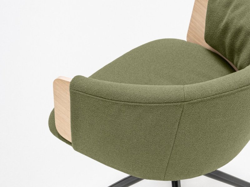 Collar-Sessel in grünem Stoff mit Rollen - Rückansicht, die die ergonomische Formgebung und die Beweglichkeit des Sitzes zeigt