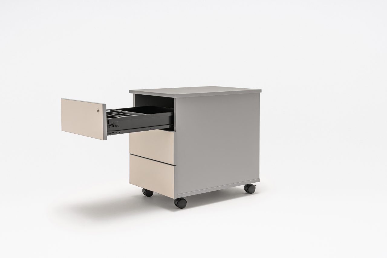 Color: beżowy, aluminium satinato