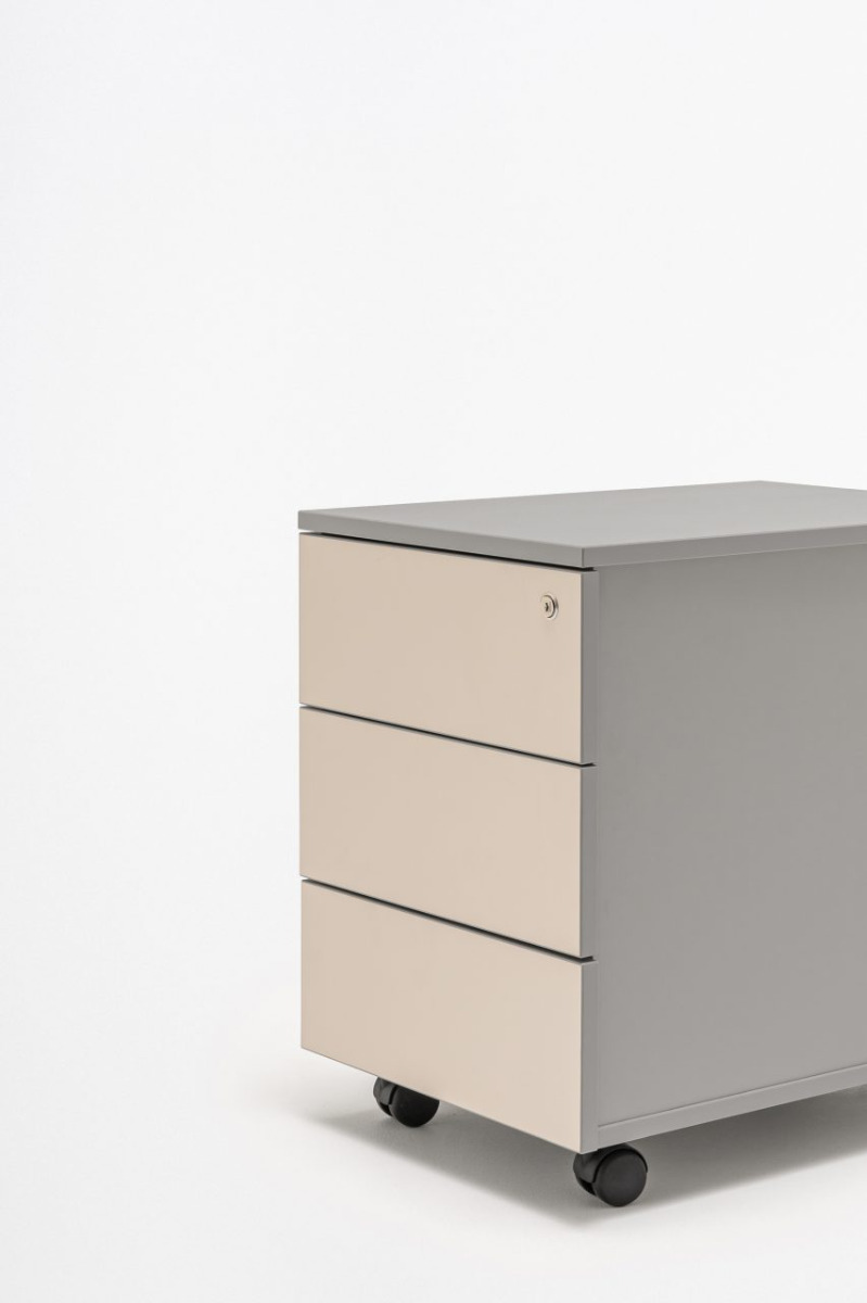 Color: beżowy, aluminium satinato