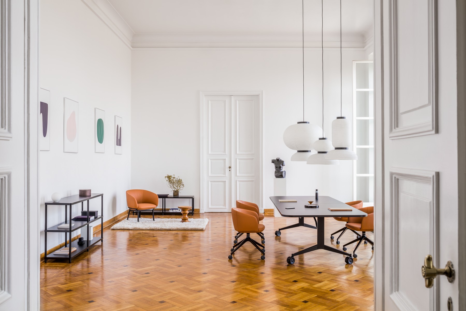 Plex: Zwart, RAL9005; Grace: L04, RAL9005