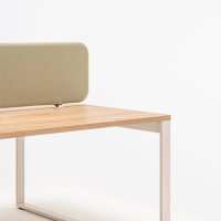 Twin Ogi: Mica MC-2496-62093, RAL9010; Ogi Q Bench: dąb naturalny, RAL9010