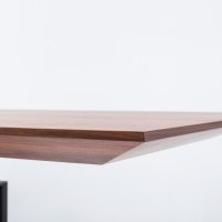 scrivania regolabile in altezza Gravity: noce americana, RAL9004