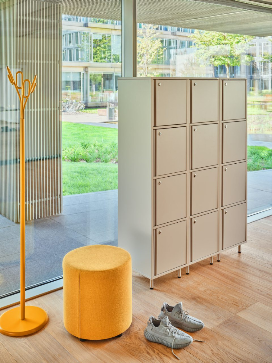 Locker Plus: beżowy mat; Mix: Grain GR-62122; Clip: RAL0607060
