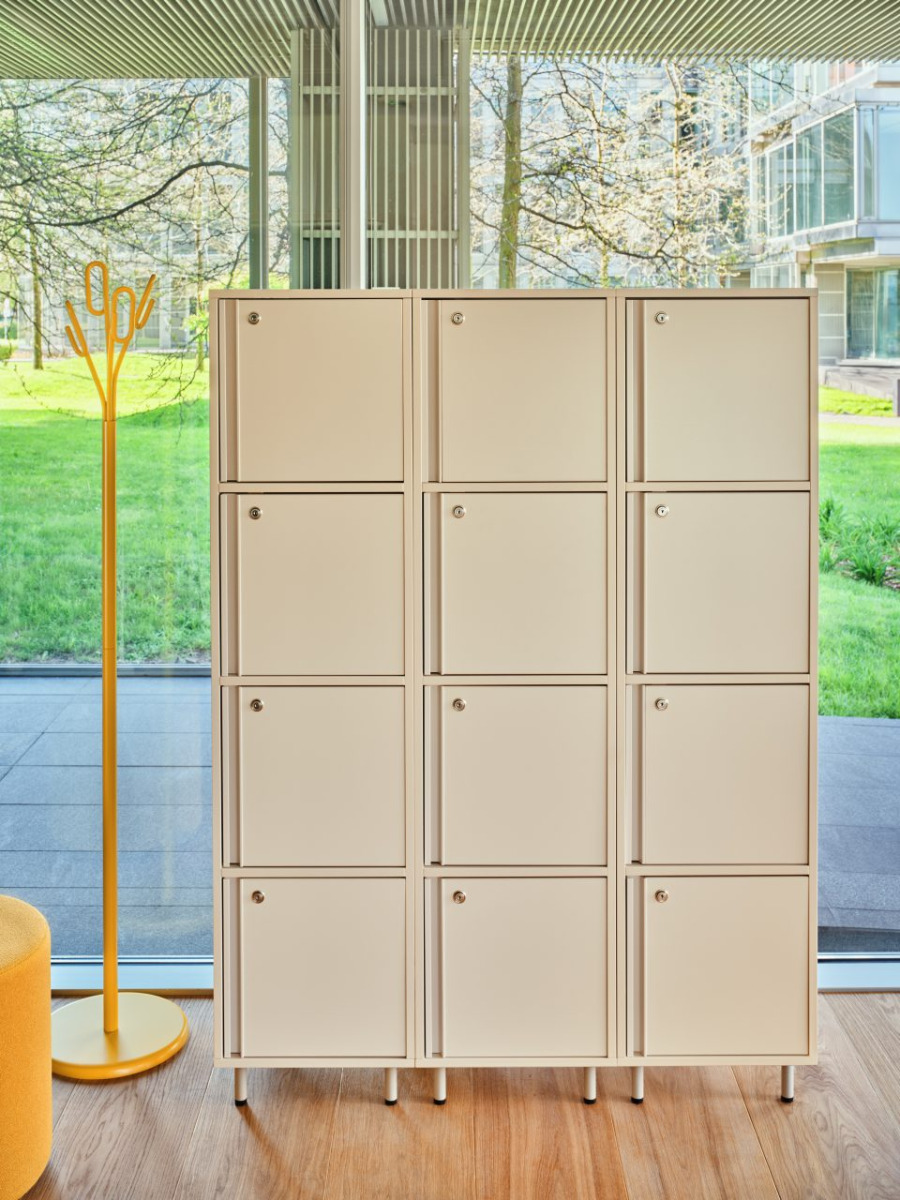 Locker Plus: Beige Matt; Clip: RAL0807060; Mix: Grain GR-62122