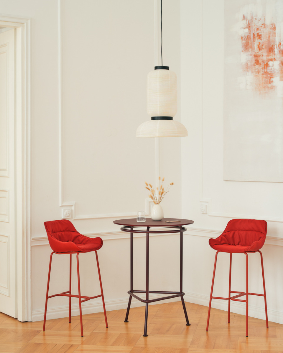 New School: RAL3007; Baltic Soft Duo: Grain GR-64171, RAL0404040