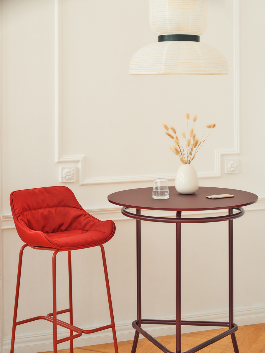 New School: RAL3007; Baltic Soft Duo: Grain GR-64171, RAL0404040