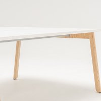 escritorio doble Ogi B Bench: blanco pastel