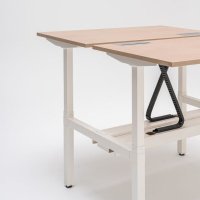 Werktafel met elektrische hoogteverstelling Ogi Drive Bench with common cable tray