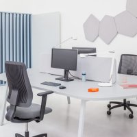 Bazalto: Mica MC-2496-60000; Ogi M Bench: aluminium satiné, RAL9006; Twin: Xtreme XR:094