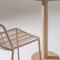 high table Bolt: RAL1019; high stool Bris: RAL1019