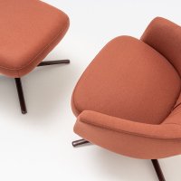 Fußhocker Toro: Synergy LDS-77, RAL3007; Sessel Toro: Synergy LDS-77, RAL3007