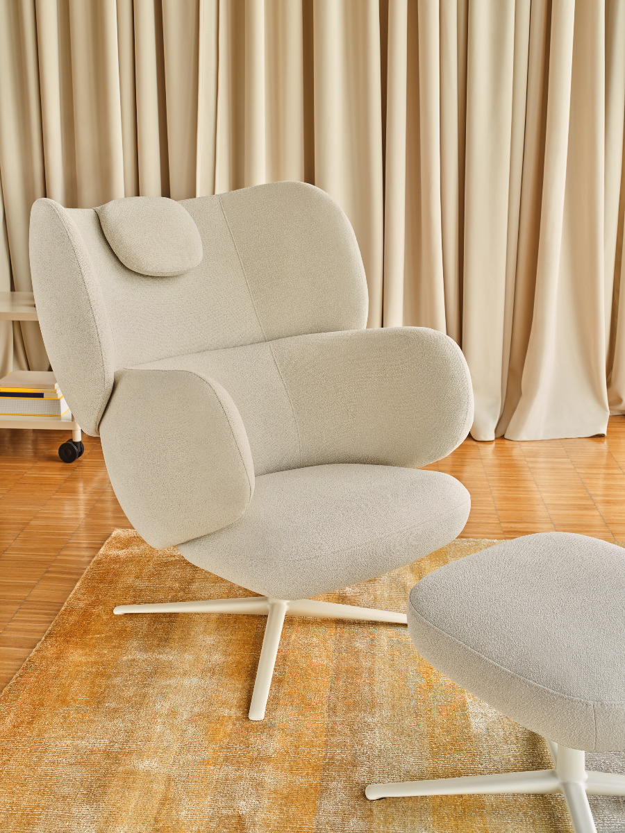Fußhocker Grand Grace: Grain GR-61250, RAL1013; Sessel Grand Grace: Grain GR-61250, RAL1013