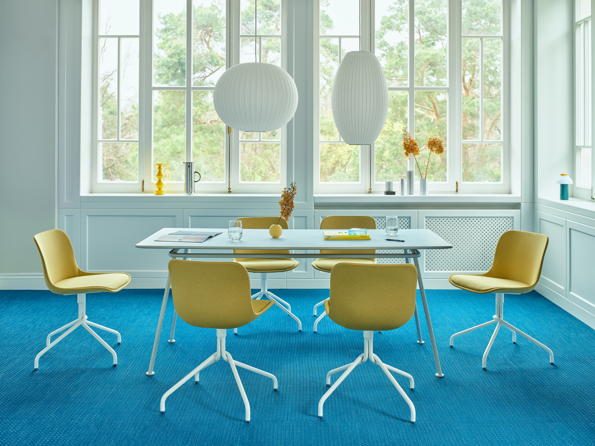 Baltic 2 Classic: Mica MC-2496-62096, RAL9010; New School: RAL7044