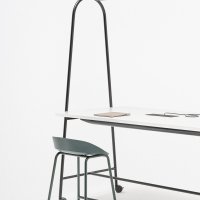 high table Ampla: white pastel, RAL9005; high stool Team: RAL6012