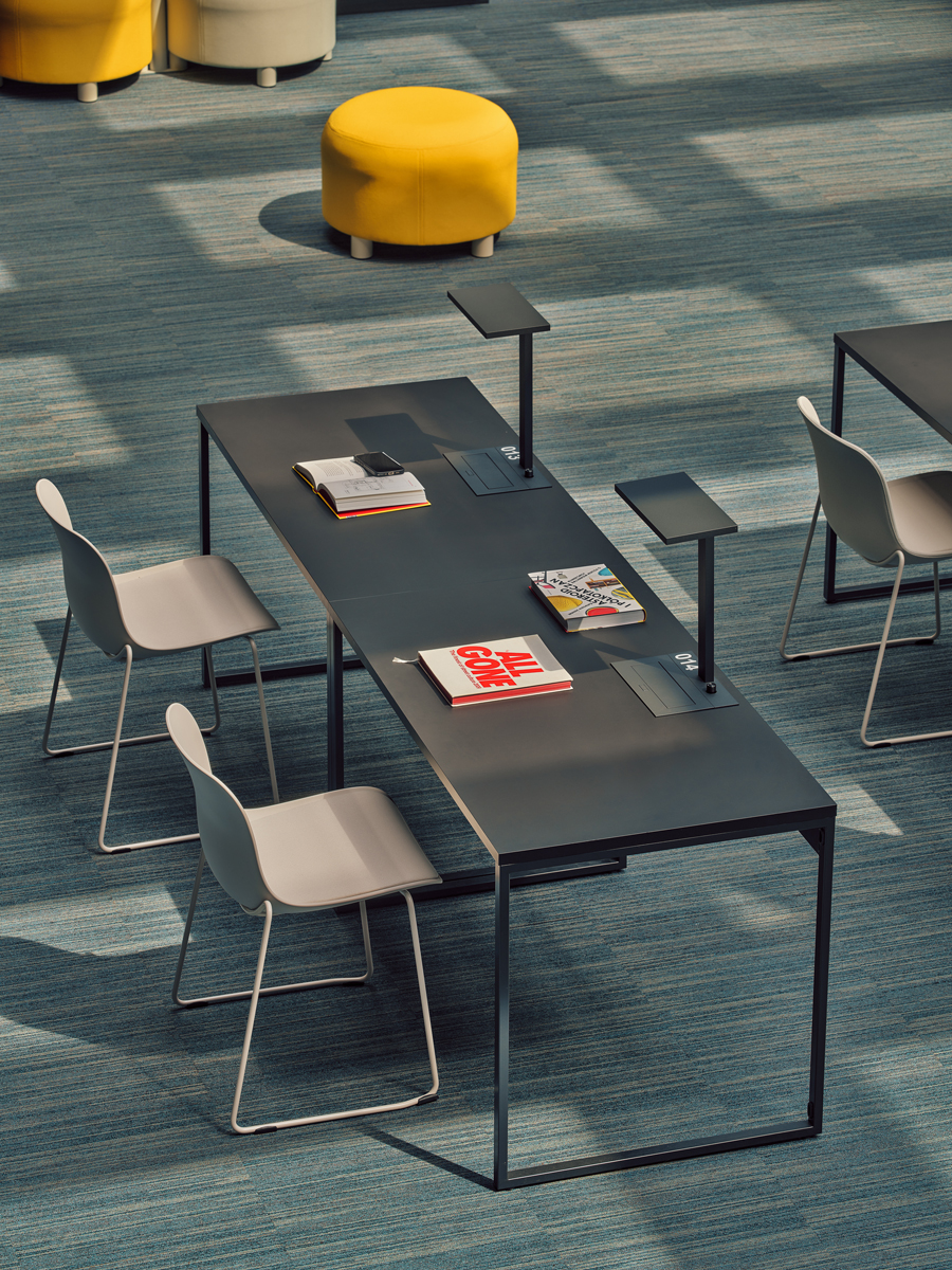 conference chair Baltic 2 Remix: Venice VC-0231, RAL0608005; pouf Dots: Venice VC-0237, RAL1013