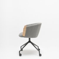 conference chair Collar: natural oak veneer, Grain GR-60301, RAL9005