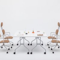 table plateau rabattable Easy: blanc pastel, RAL9006; New School: Alcantra AL-4180, chrome