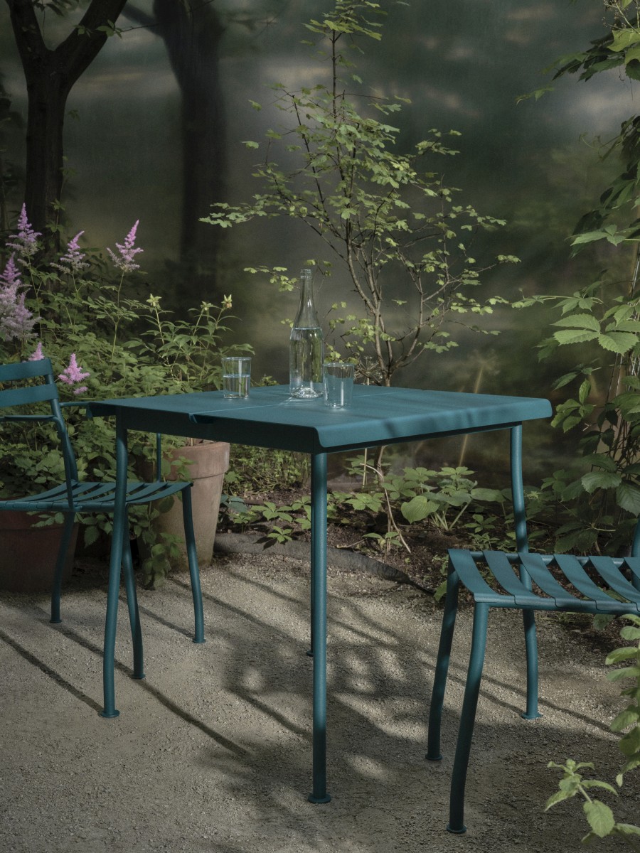 café table Flaner: RAL2003020; chair Flaner: RAL2003020