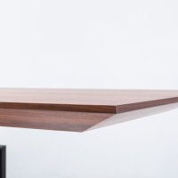 desk height adjustment Gravity: american walnut, RAL9004