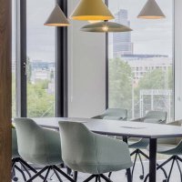 conference table Ogi A: black, RAL9005; conference chair Ultra: Mica MC-2496-67015, RAL9005