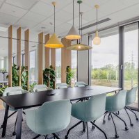 conference table Ogi A: black, RAL9005; conference chair Ultra: Mica MC-2496-67015, RAL9005
