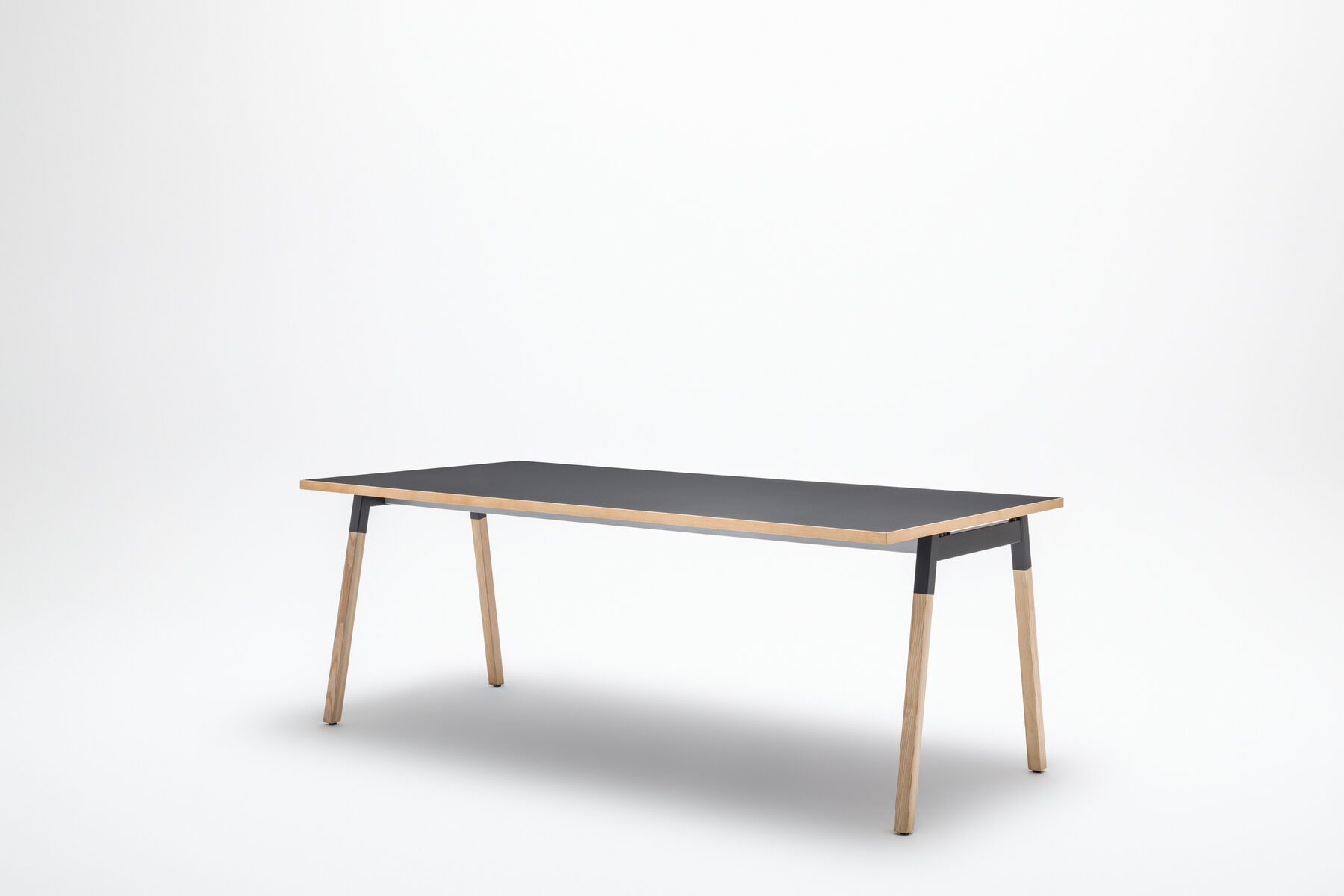 conference table Ogi W: black, RAL9005, ash