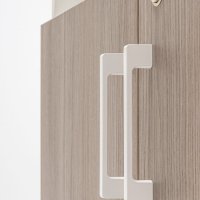 Basic: roble gris, blanco pastel