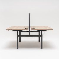 desk height adjustment Ogi Drive Bench: natural oak, RAL9005; acoustic desk screens Sonic Drive: Mica MC-2496-60000