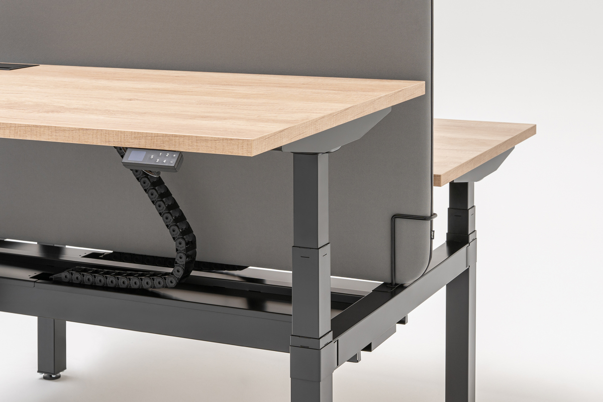 desk height adjustment Ogi Drive Bench: natural oak, RAL9005; acoustic desk screens Sonic: Synergy LDS-20