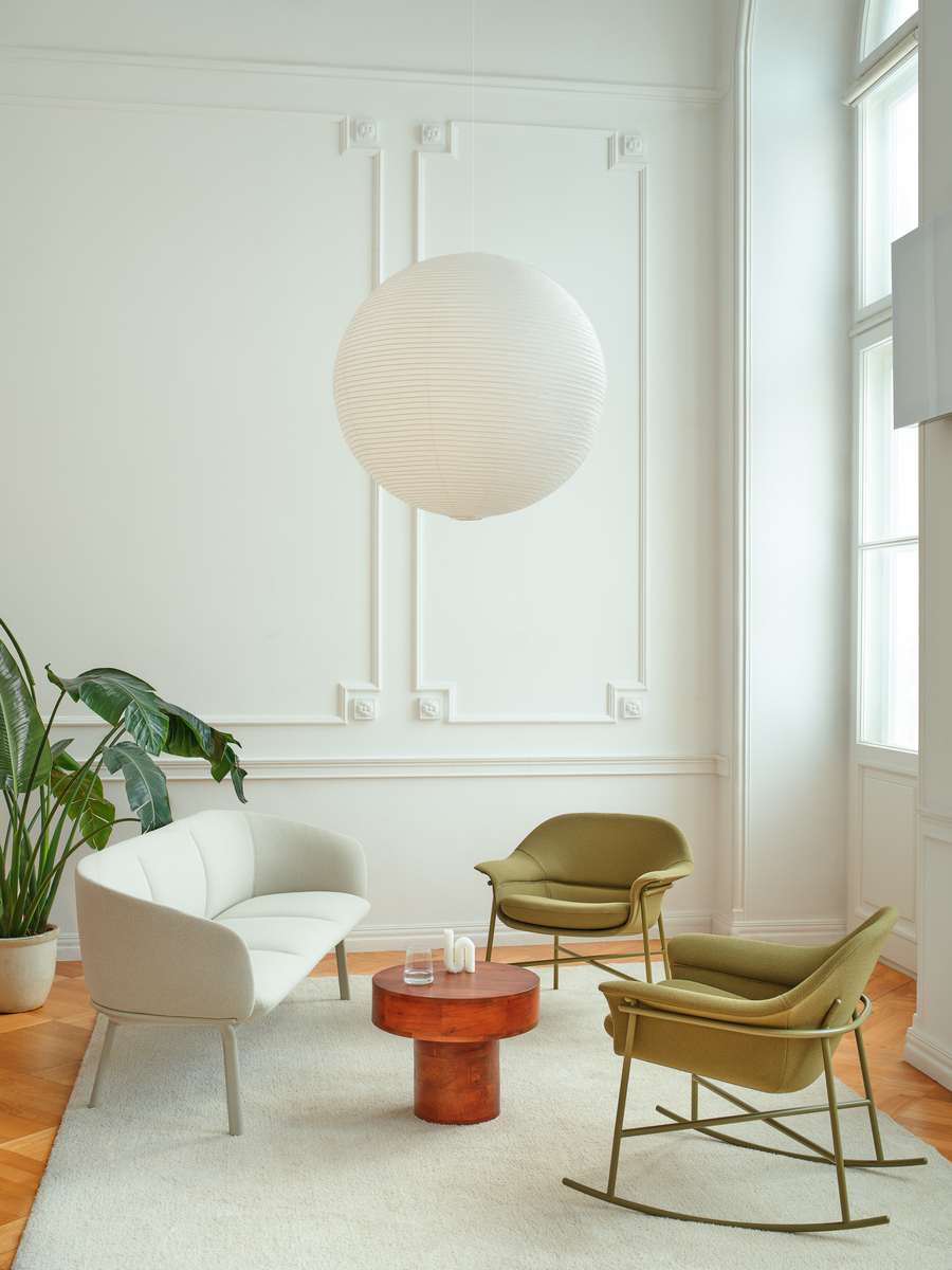 sofa Grace: Grain GR-61250, RAL7044; armchair Ismo: Grain GR-68243, RAL6013
