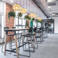high table Ogi W: canadian oak, RAL9005; high stool New School: Mica MC-2497-67017, RAL6012