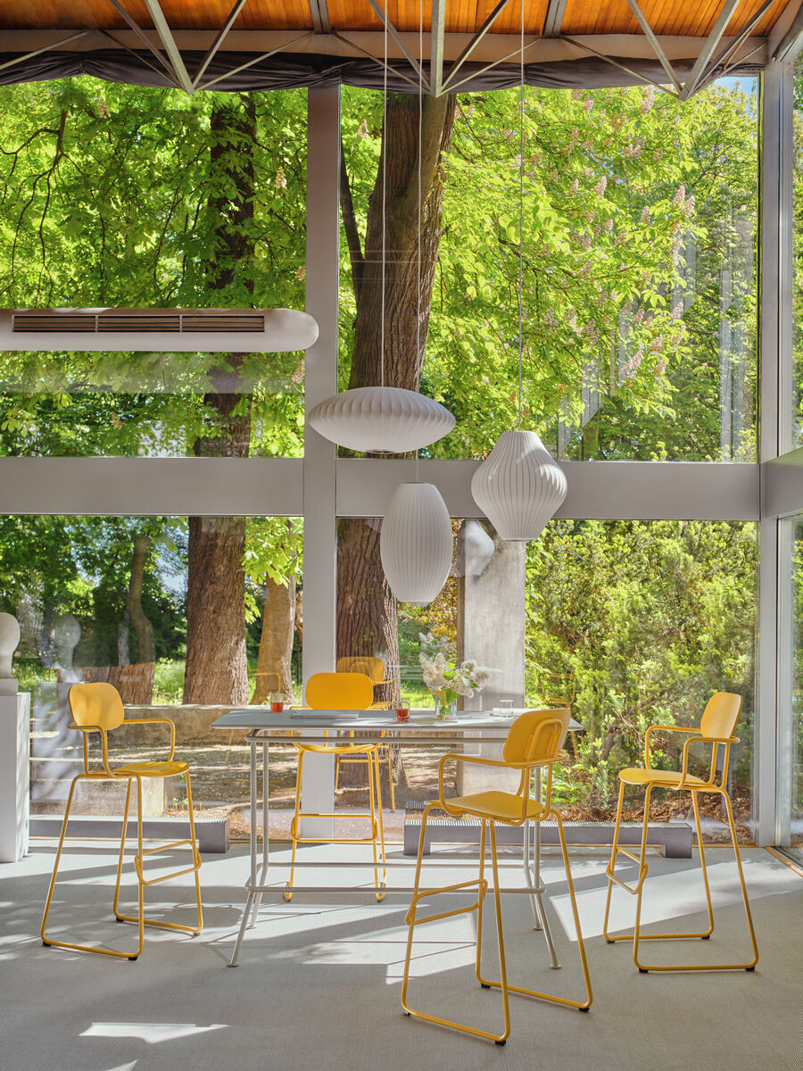 high stool New School: RAL0807060; high table New School: RAL0608005