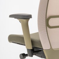 office chair Leo: Runner R-61128, Quest Q-18, RAL6013, polished aluminum