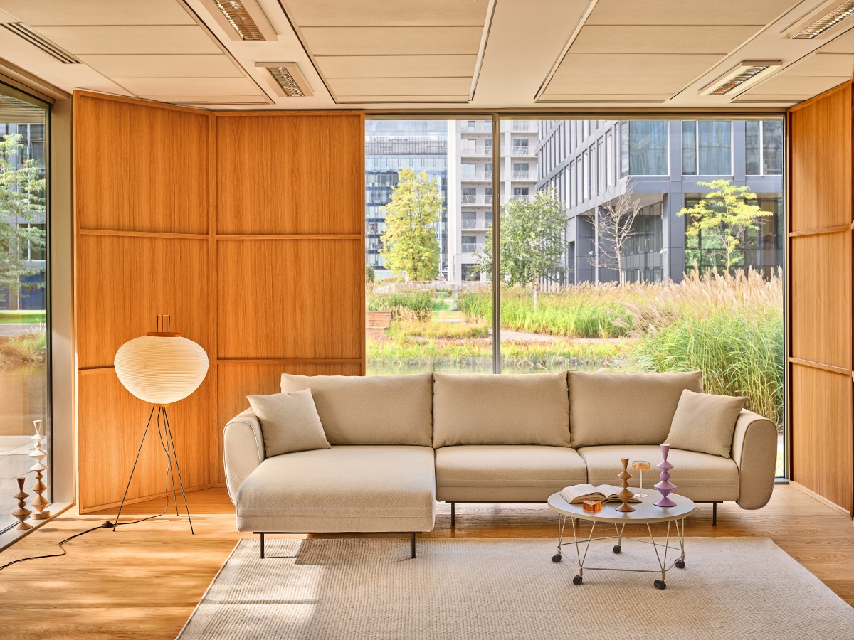 sofa Lotus: Grain GR-61250; coffee table Pental: RAL7044
