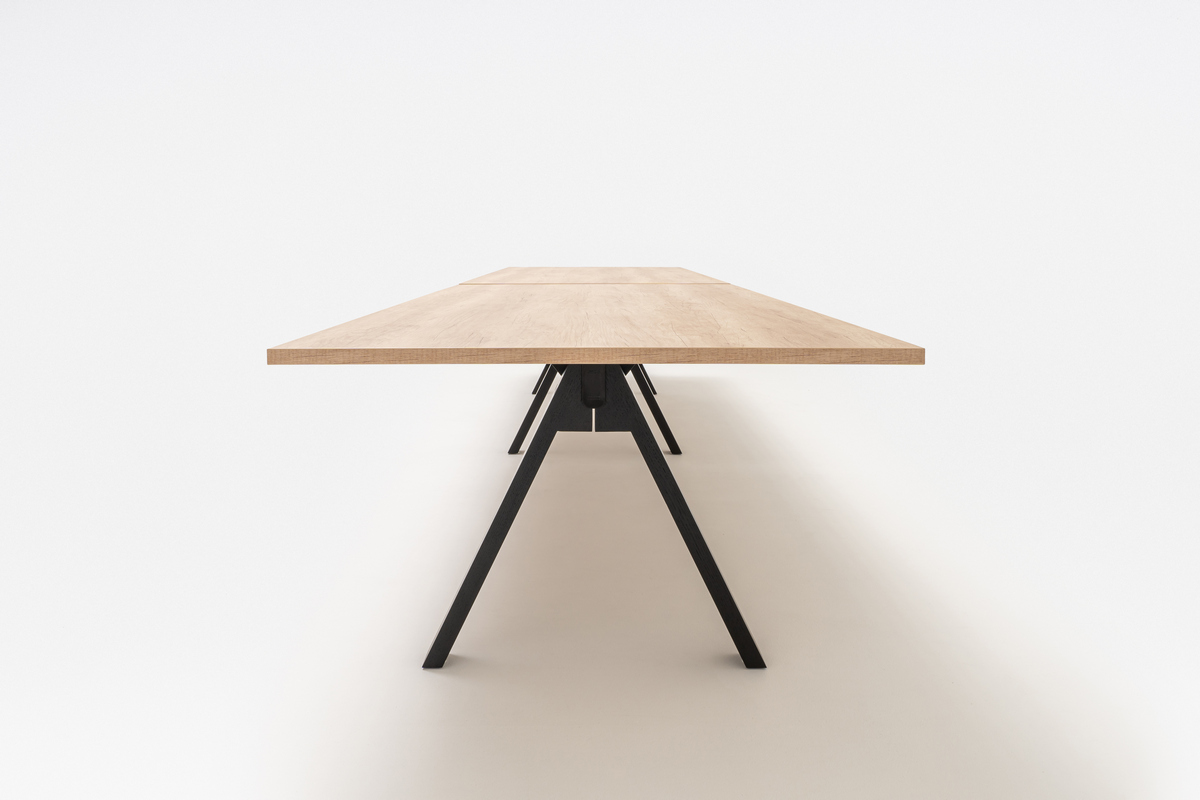 conference table Viga: natural oak
