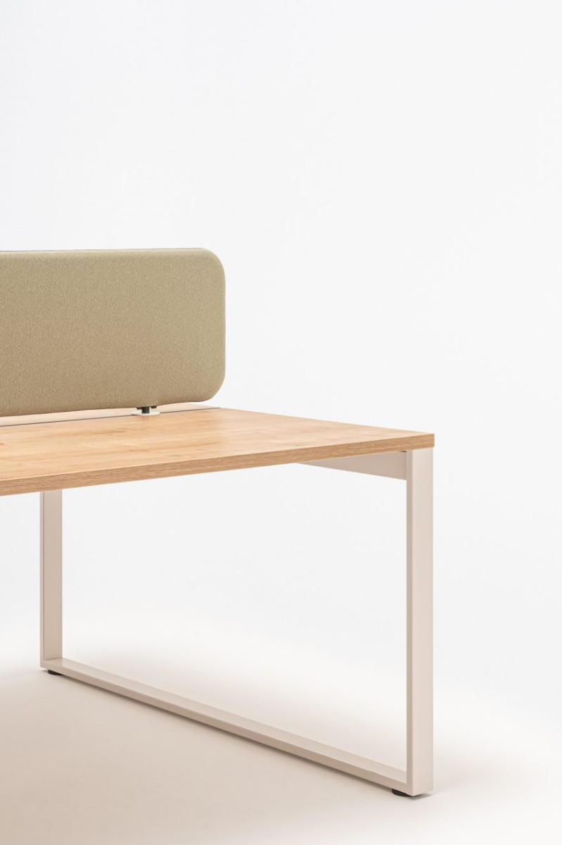 Twin Ogi: Mica MC-2496-62093, RAL9010; Ogi Q Bench: natural oak, RAL9010