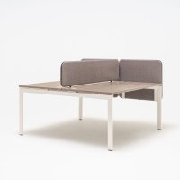 Paneele für Schreibtische Sonic Ogi: Medley M-65011, RAL9005; Doppelschreibtisch Ogi U: Eiche Grau, RAL9010