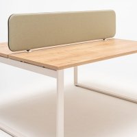 desk screens Sonic Ogi: Mica MC-2496-62093, RAL9010; bench desk Ogi Q: natural oak, RAL9010