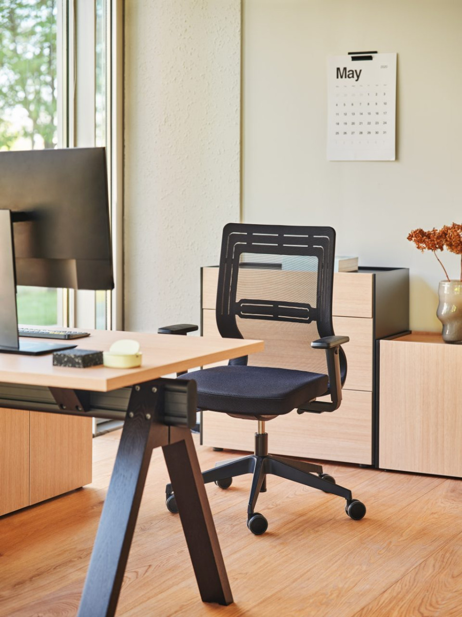 one-station desk Viga: canadian oak