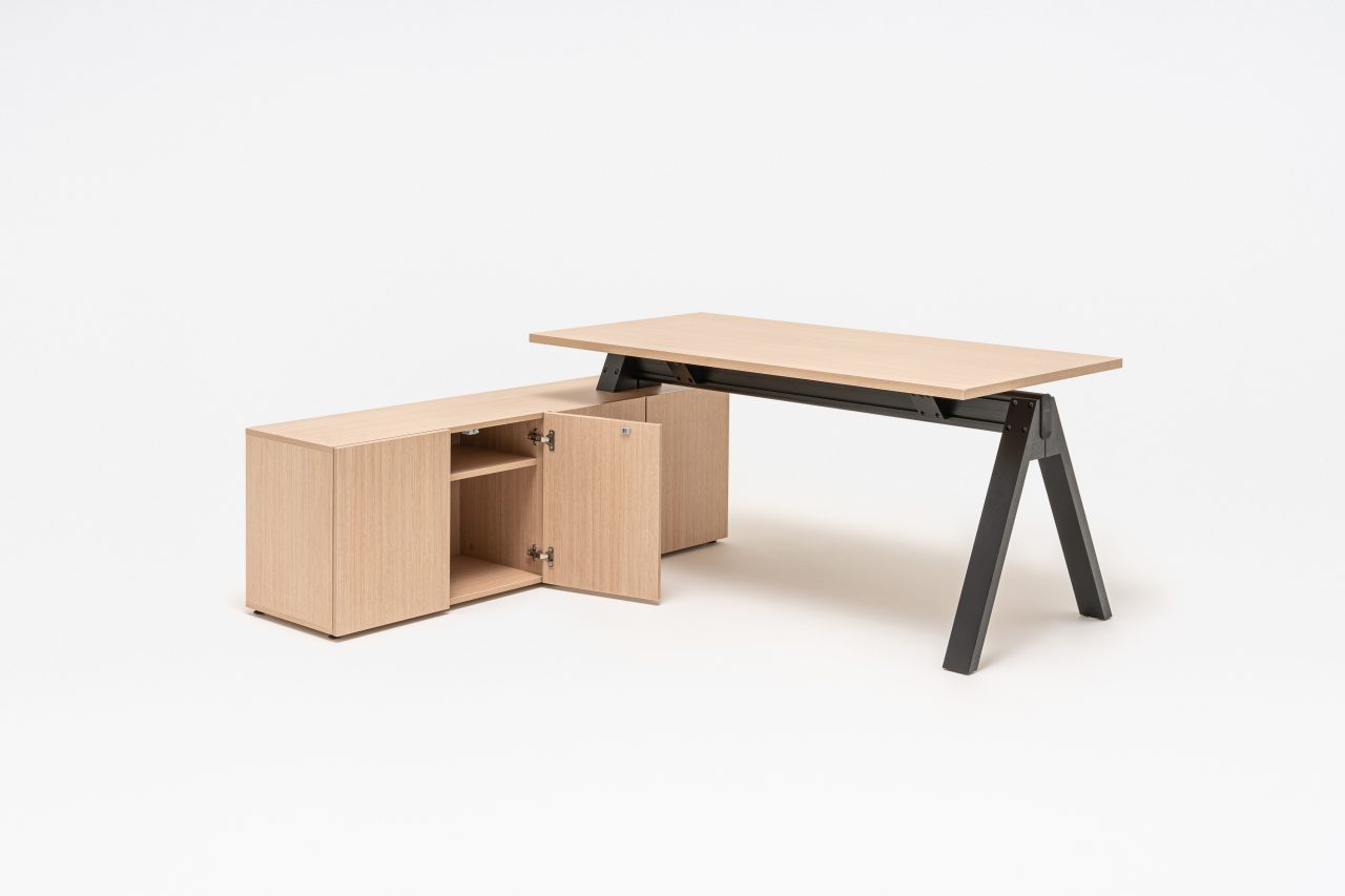 one-station desk Viga: canadian oak, black oak