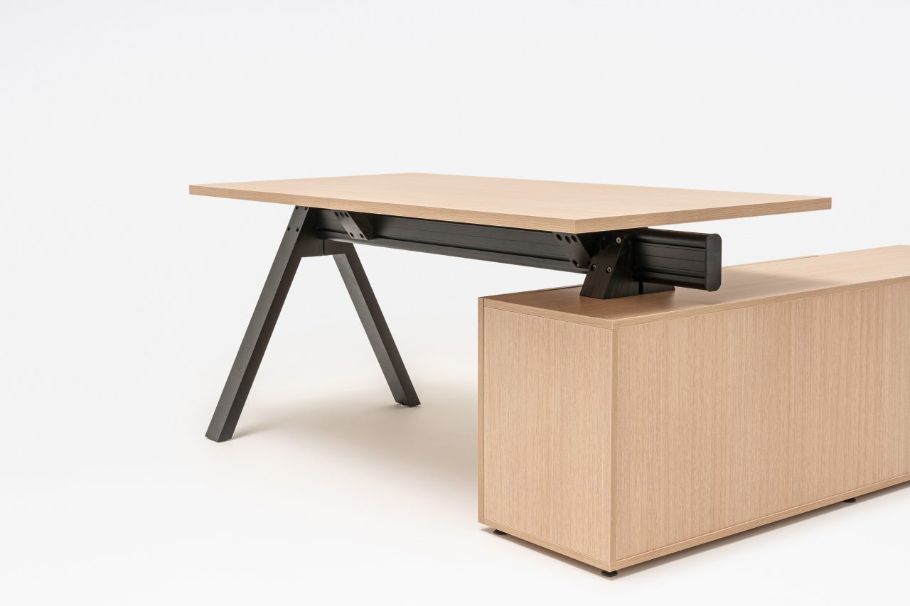 one-station desk Viga: canadian oak, black oak