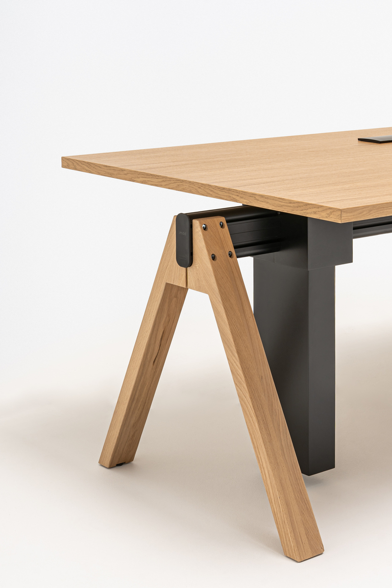Viga: natural oak veneer